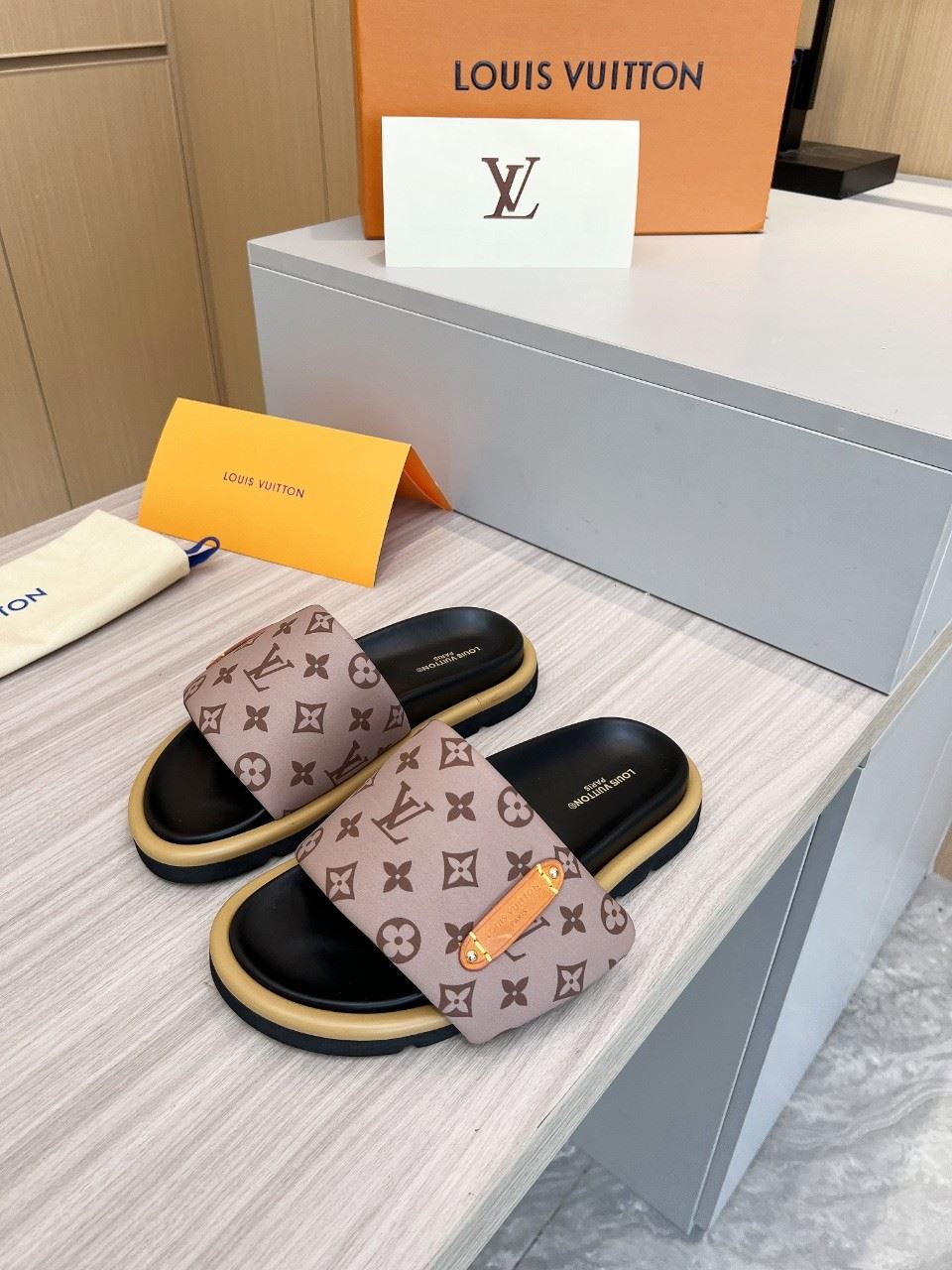 Louis Vuitton Slippers